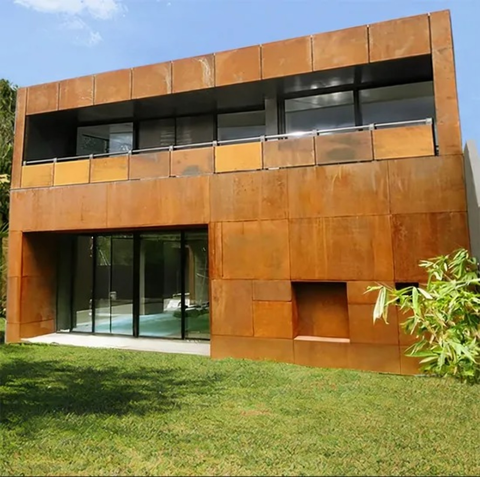 Façade en acier Corten sur une villa contemporaine